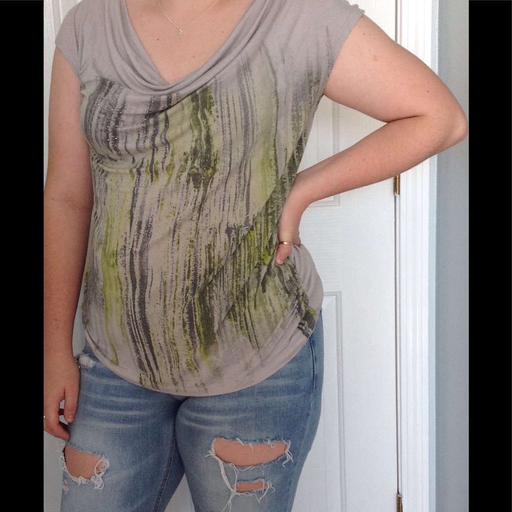 Loose fit, shape fitting blouse